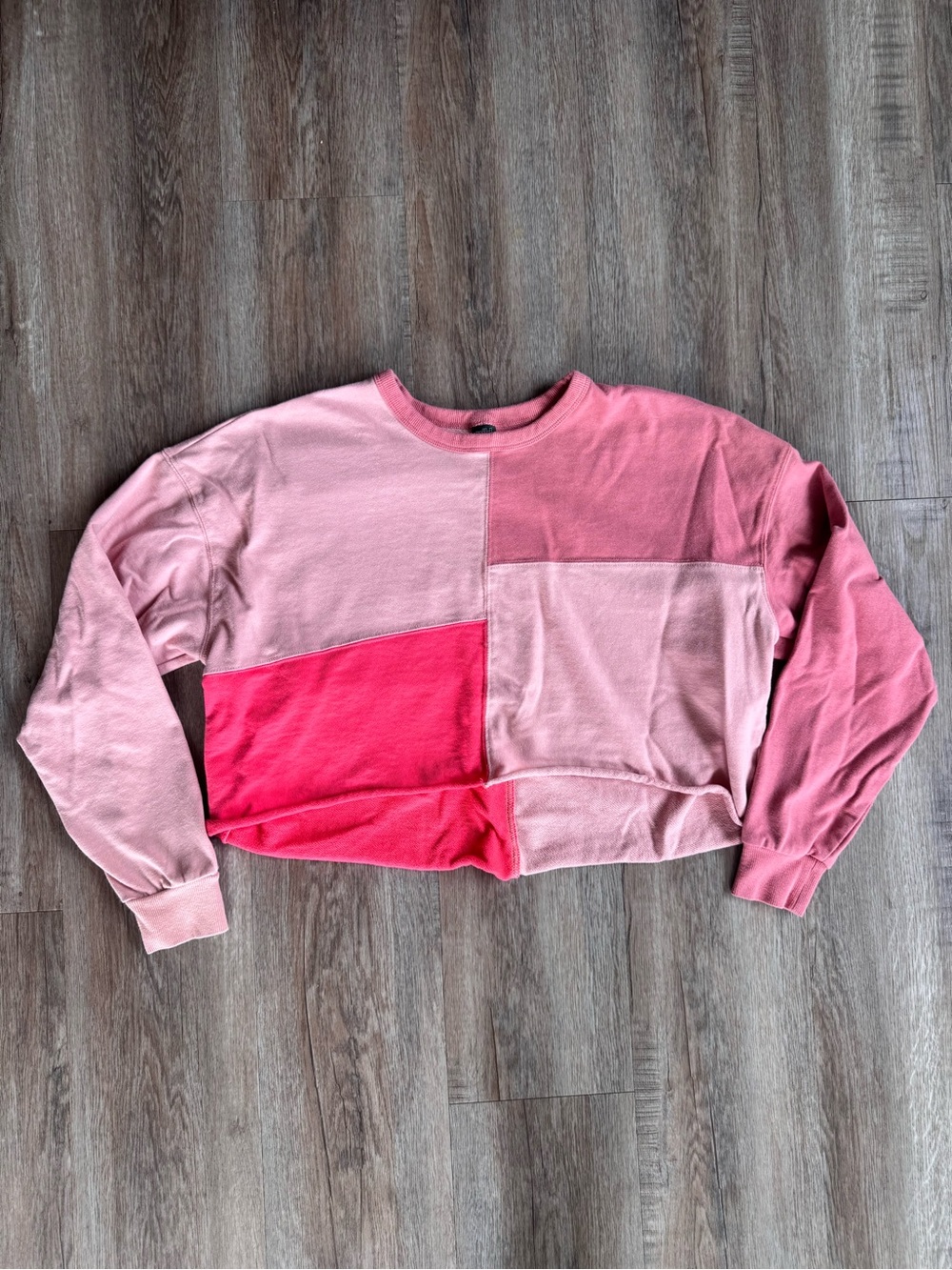 wild fable Pink Colorblock Cropped Crewneck Sweatshirt - size Medium